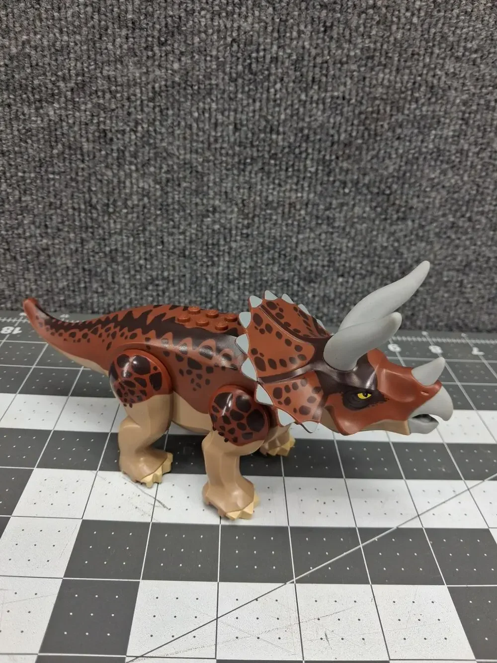Lego Jurassic World 5885 Dino Only Triceratops Dinosaur Minifigure Figure